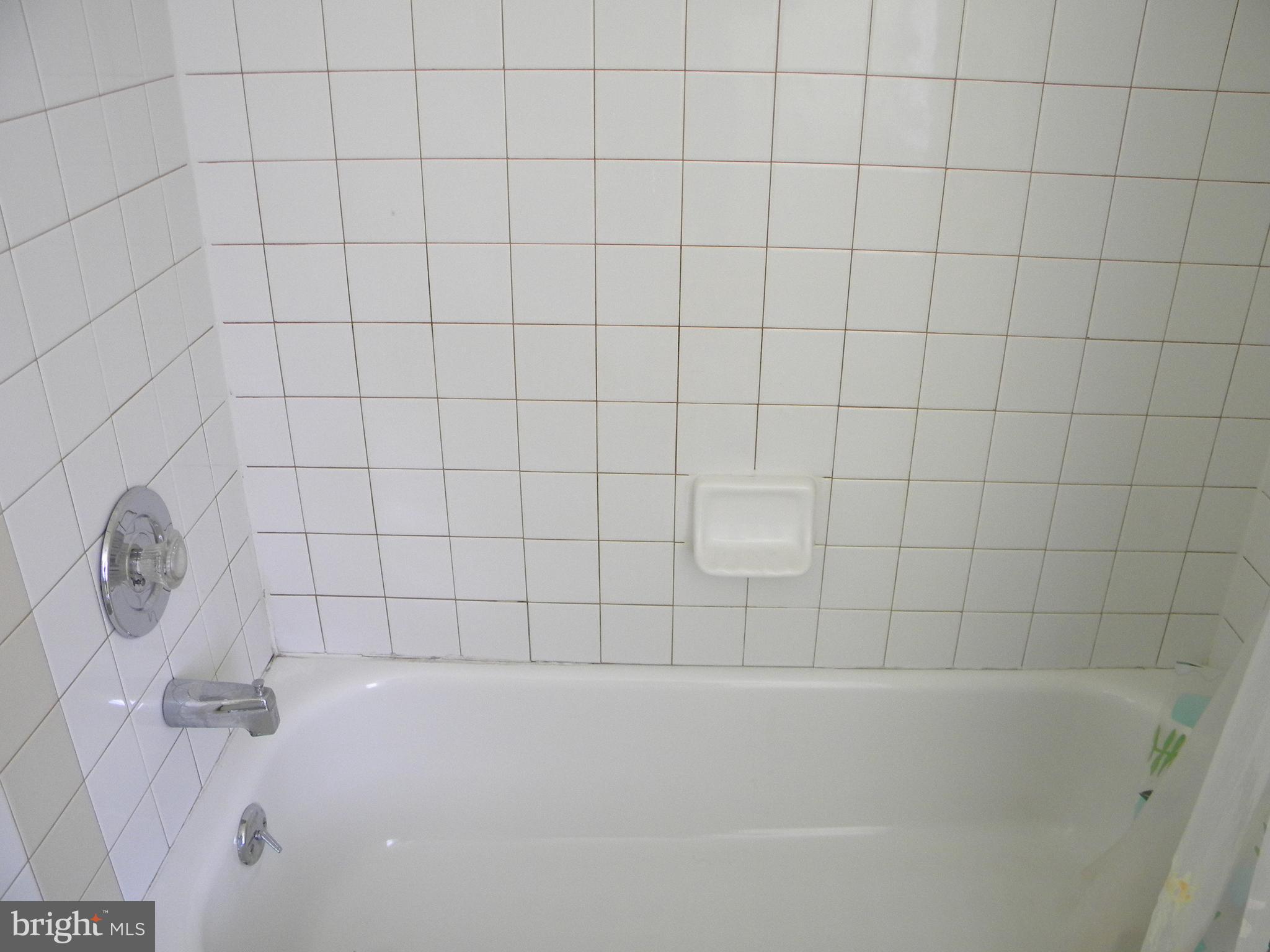 935 South Charles Street, Unit C S Baltimore, MD 21230 - Photo 42 of 44 3rd floor bathroom