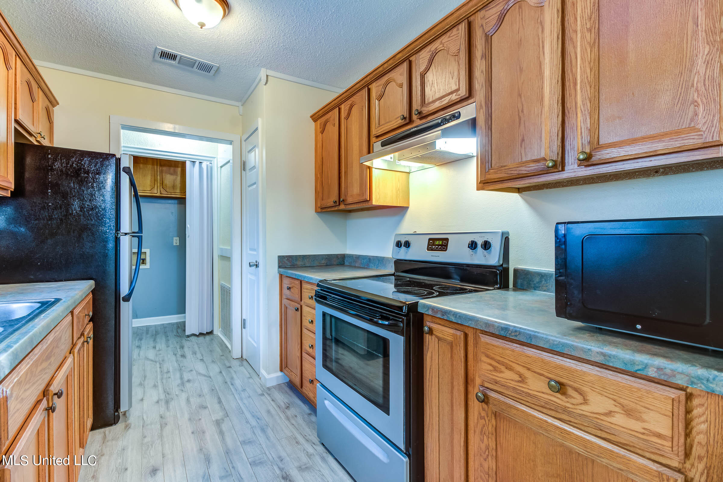 25320 Alpine Road Pass Christian, MS 39571 - Photo 3 of 15 kitchen