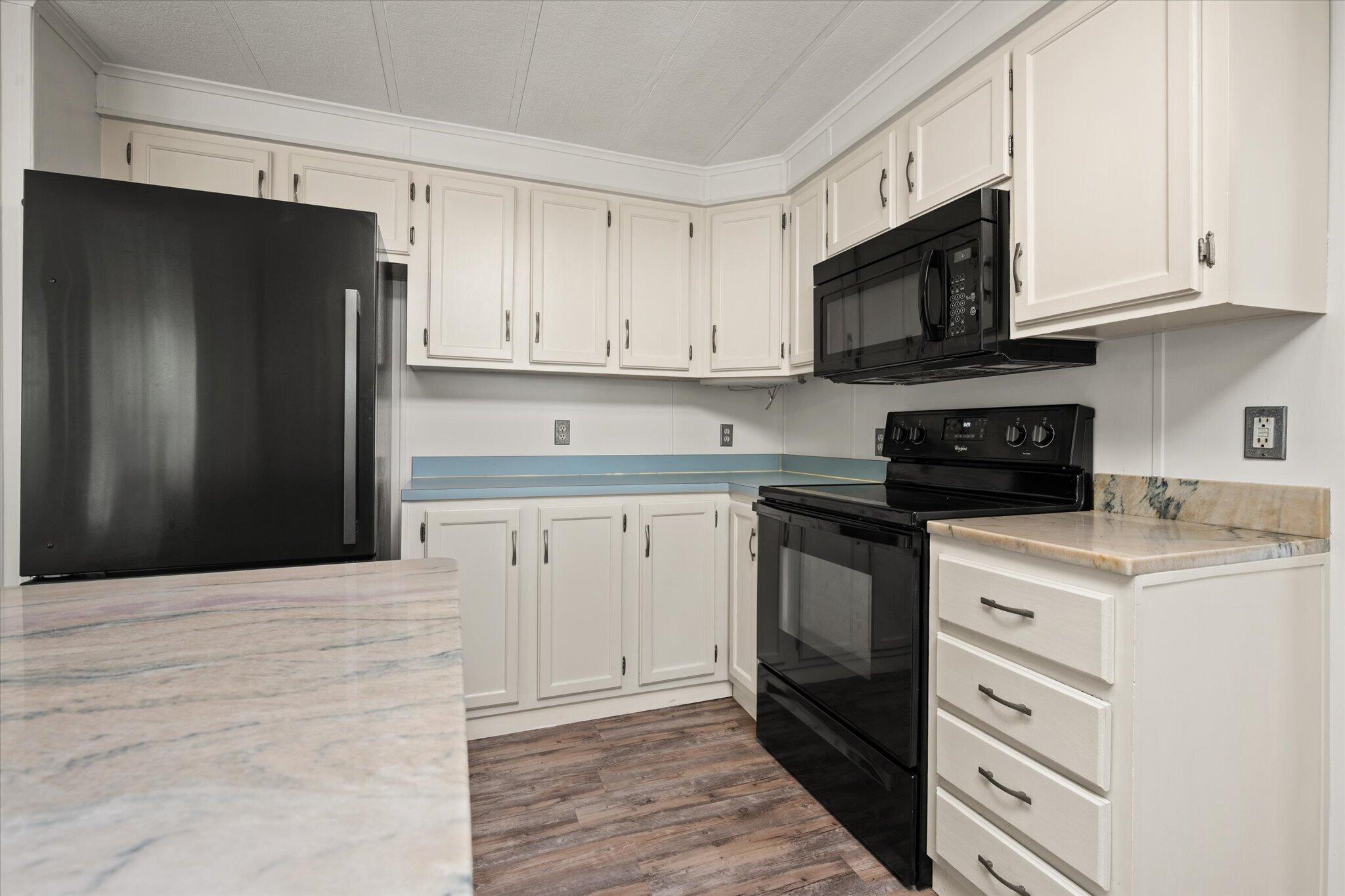 47 Shepherd Drive Bangor, ME 04401 - Photo 11 of 43 Kitchen
