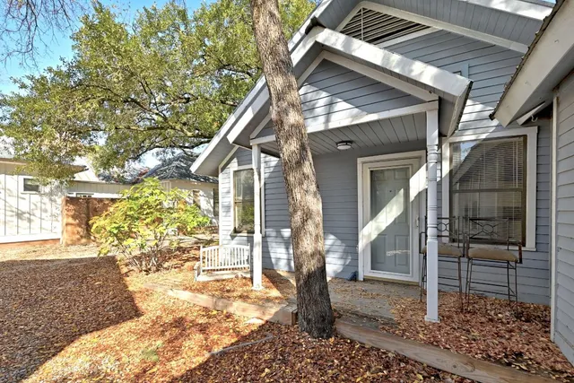 $2,995 | 1811 Waterston Avenue, Unit A, Austin, TX 78703