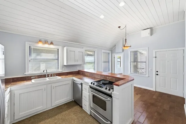 $2,995 | 1811 Waterston Avenue, Unit A, Austin, TX 78703