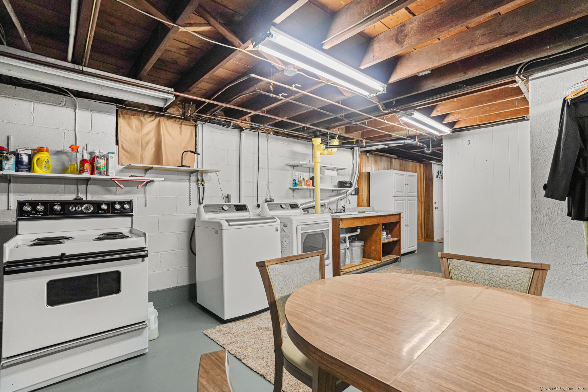 53 Cleveland Street Putnam, CT 06260 - Photo 12 of 24