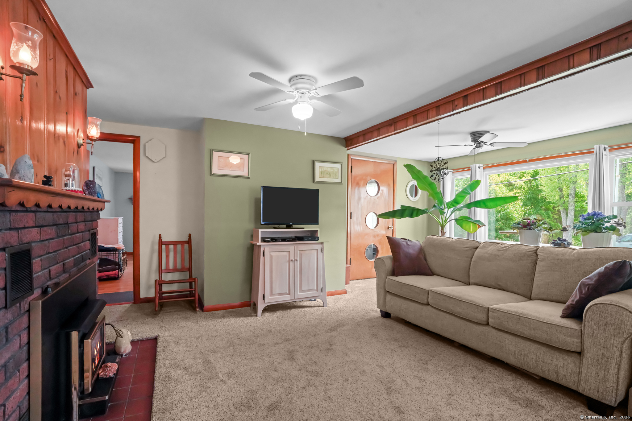 53 Cleveland Street Putnam, CT 06260 - Photo 4 of 24