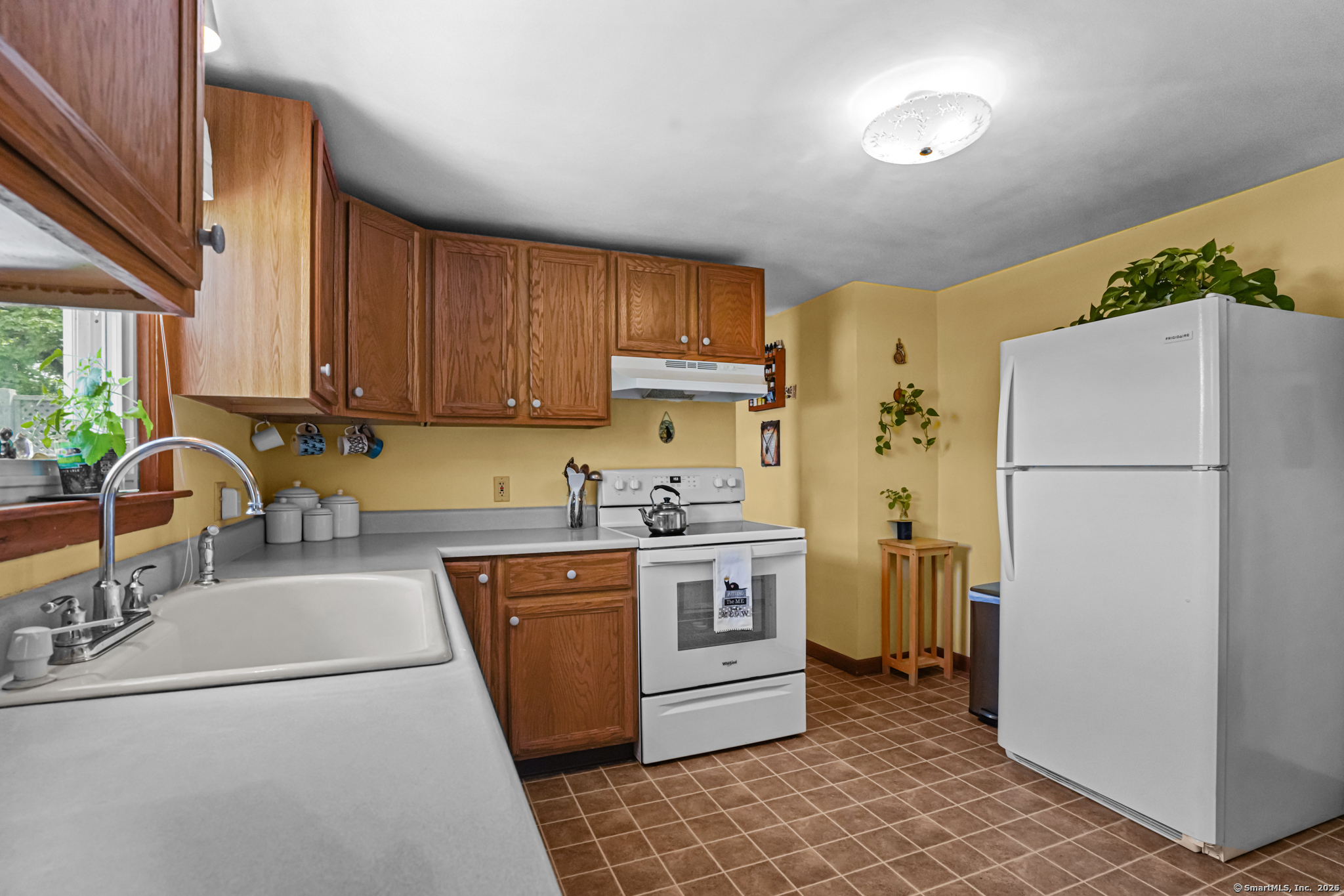 53 Cleveland Street Putnam, CT 06260 - Photo 9 of 24