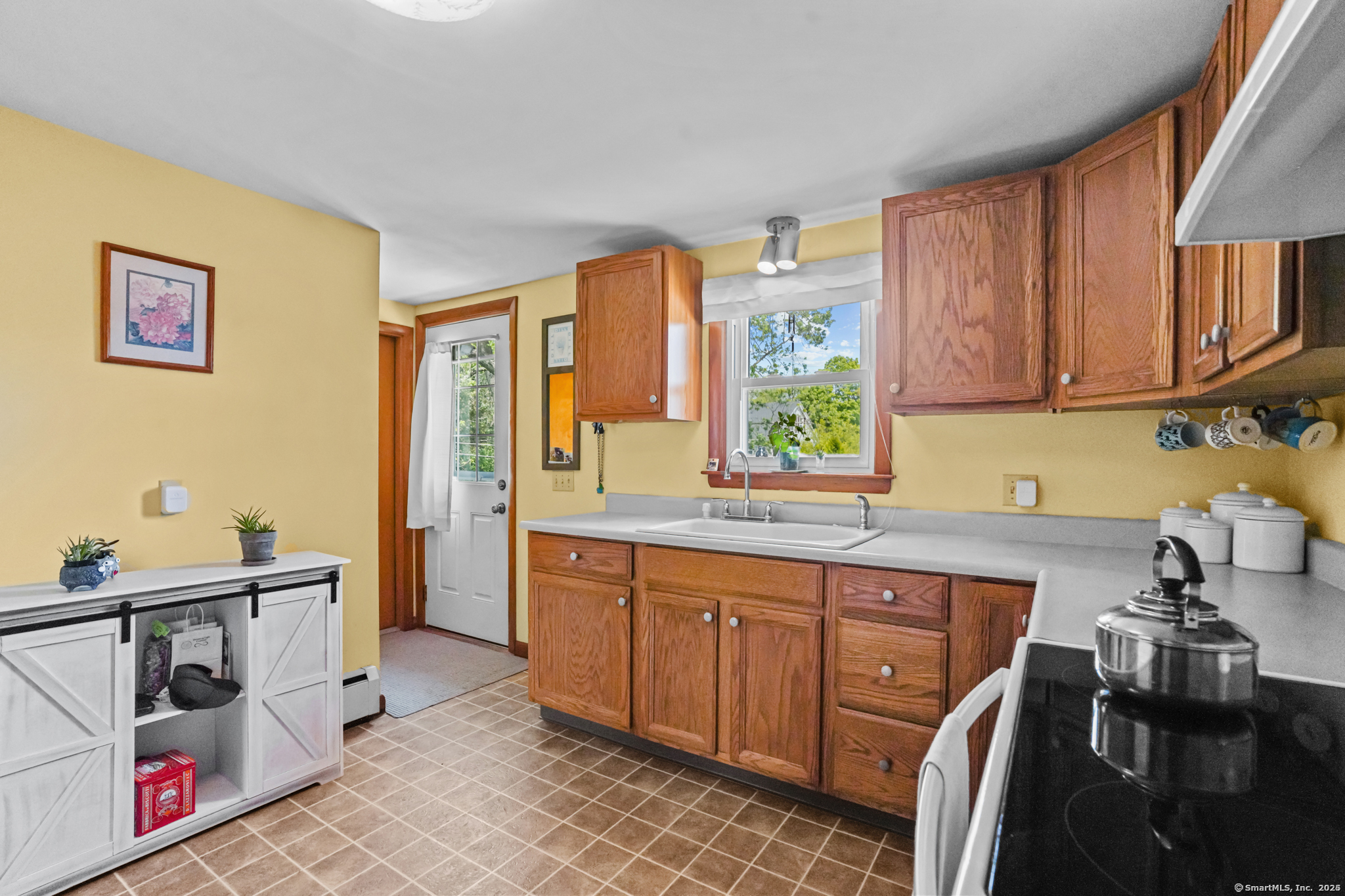 53 Cleveland Street Putnam, CT 06260 - Photo 10 of 24