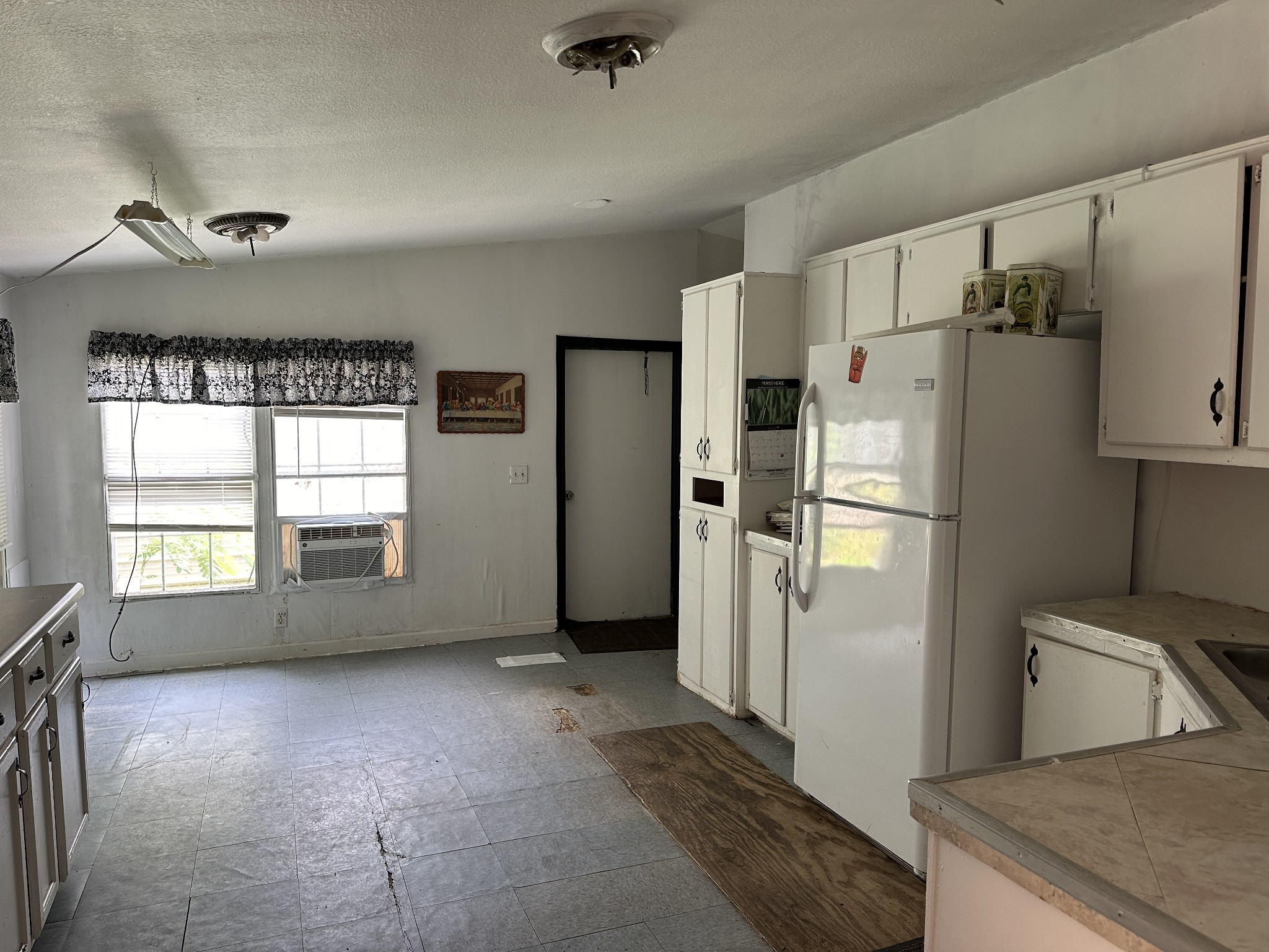 703 Hill Road Paris, TN 38242 - Photo 5 of 15 Gallery Image 5