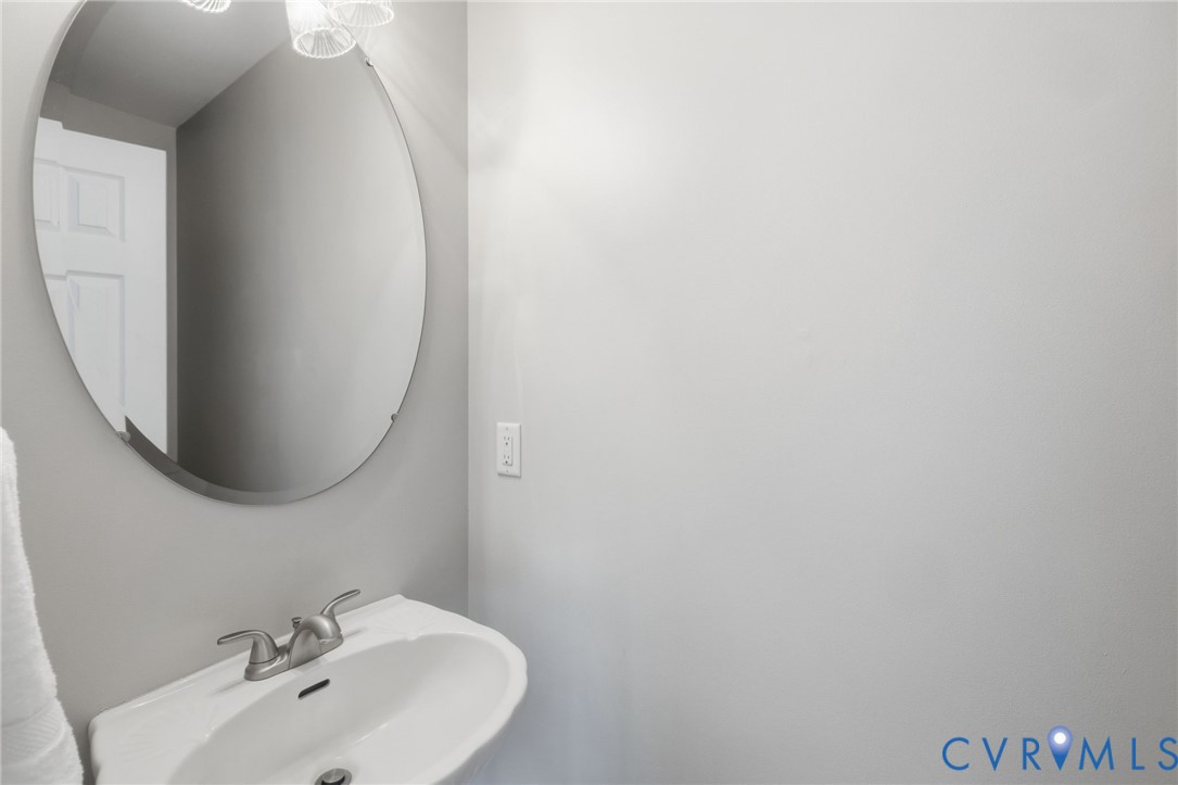 15919 Hampton Summit Drive Chesterfield, VA 23832 - Photo 21 of 42 Powder Room