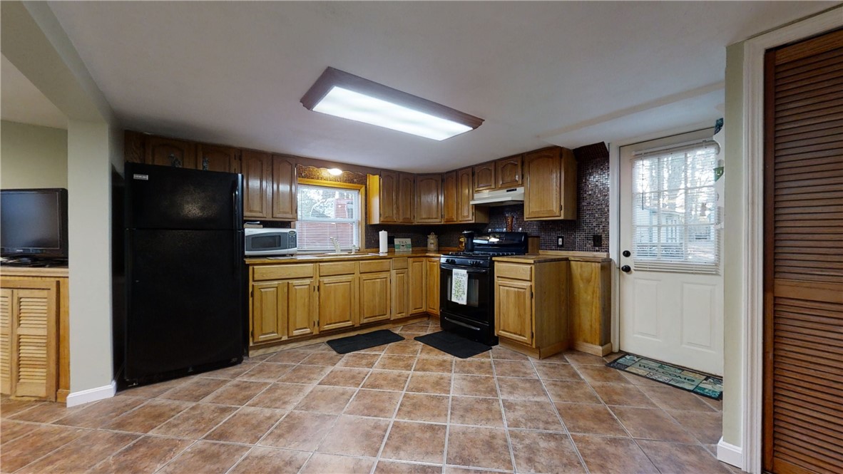 115 Town Farm Road Coventry, RI 02816 - Photo 29 of 36 L/L kitchenette