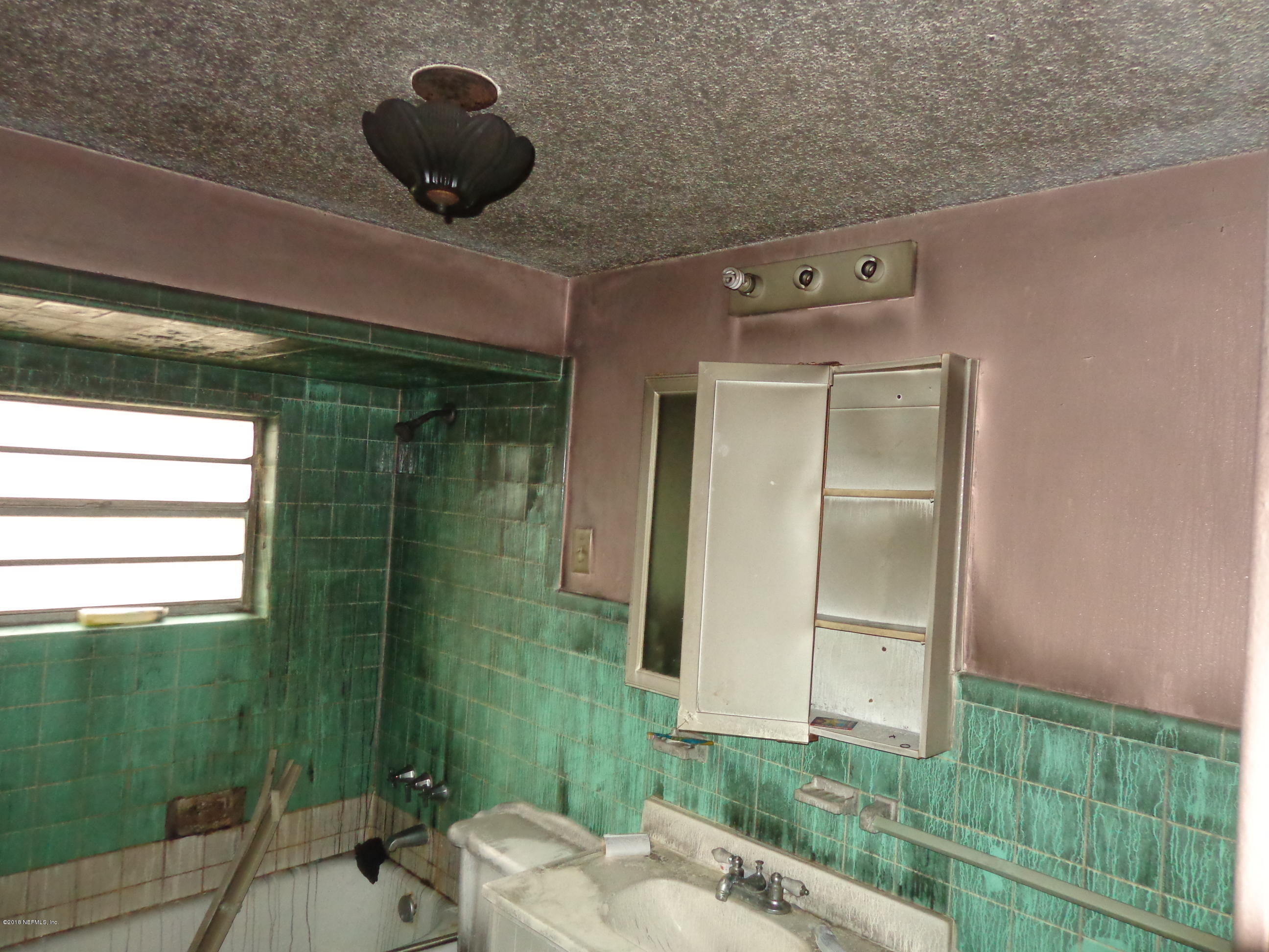 9906 Ridge Boulevard Jacksonville, FL 32208 - Photo 54 of 63 DSC04876