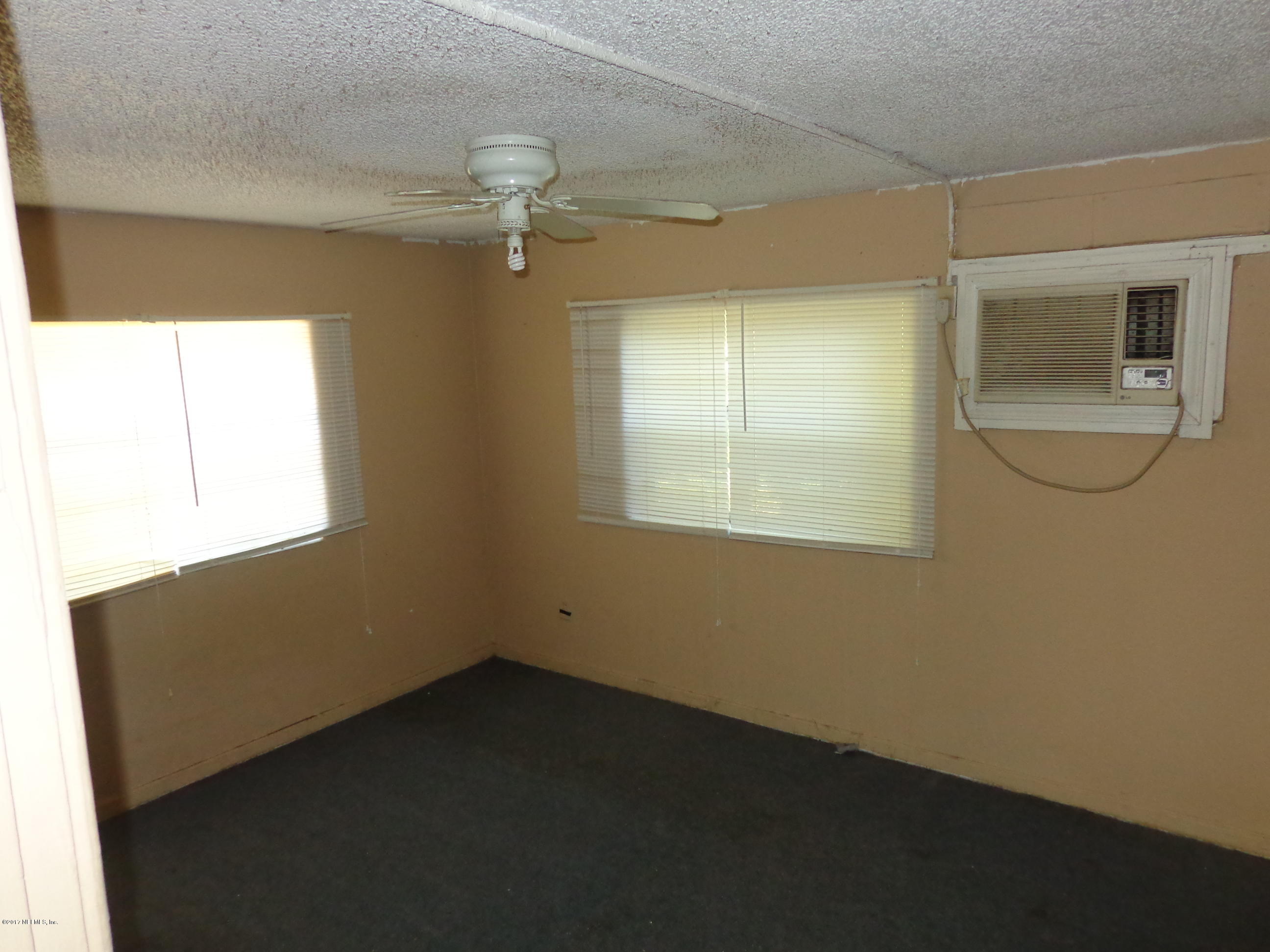 9906 Ridge Boulevard Jacksonville, FL 32208 - Photo 7 of 63 DSC04784