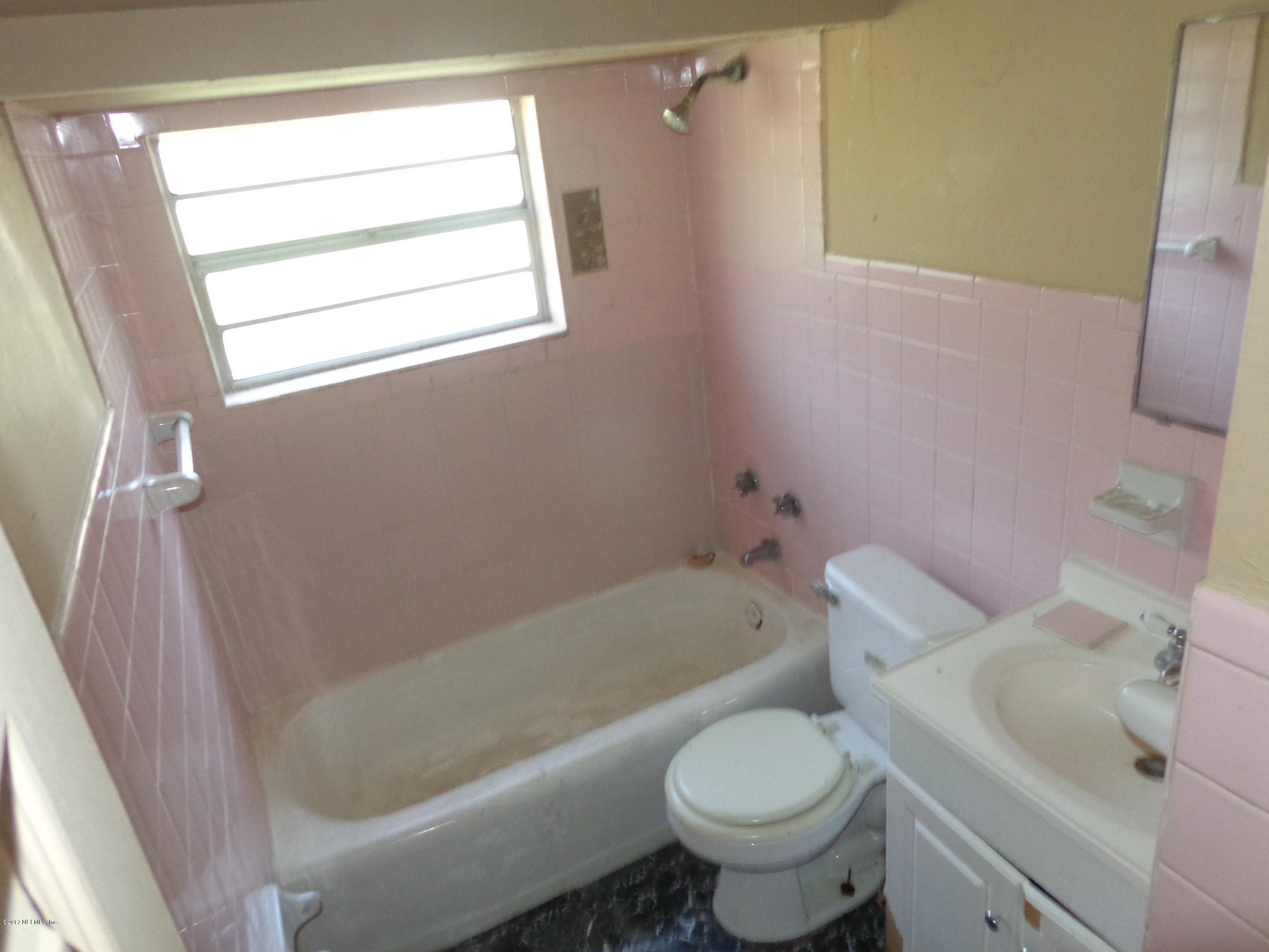 9906 Ridge Boulevard Jacksonville, FL 32208 - Photo 9 of 63 DSC04786