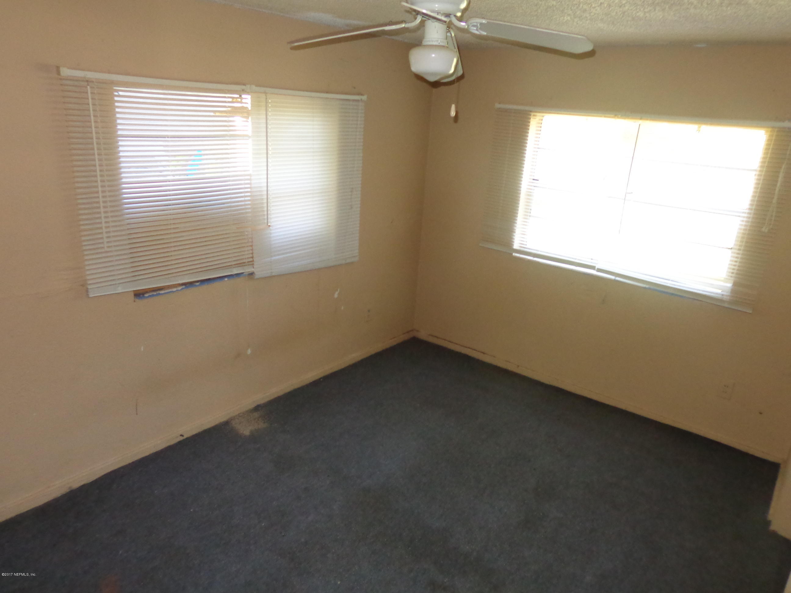 9906 Ridge Boulevard Jacksonville, FL 32208 - Photo 10 of 63 DSC04787