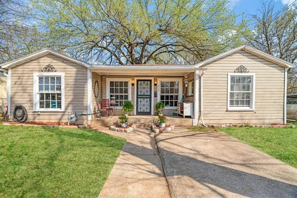 $112,500 | 1115 13th Street Southeast, Paris, TX 75460