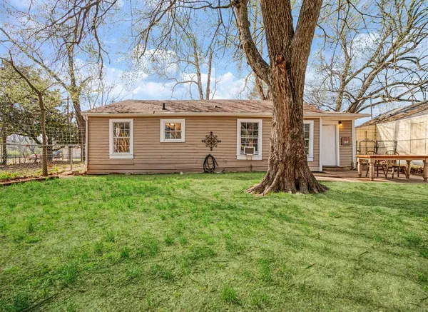 $112,500 | 1115 13th Street Southeast, Paris, TX 75460