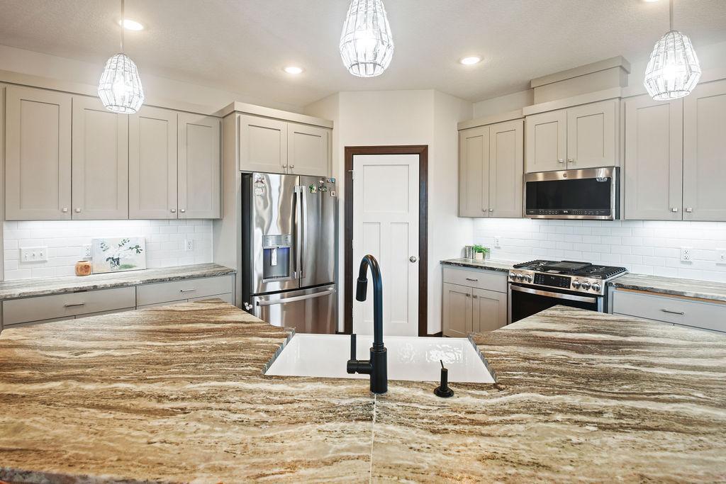 2120 Violet Lane Faribault, MN 55021 - Photo 12 of 44