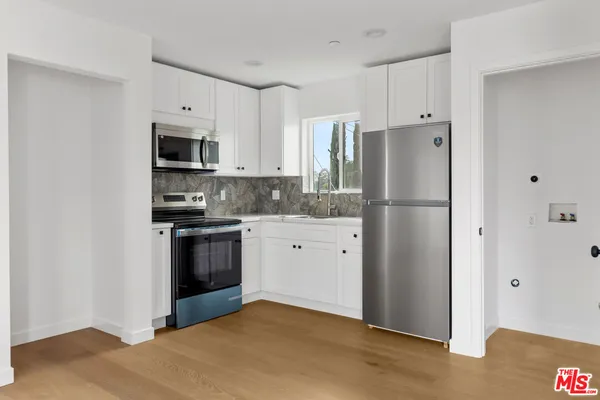 $2,000 | 15840 Chatsworth Street, Granada Hills, CA 91344
