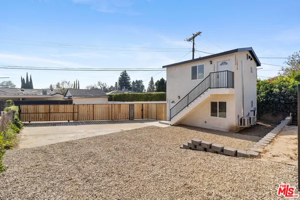 $2,000 | 15840 Chatsworth Street, Granada Hills, CA 91344