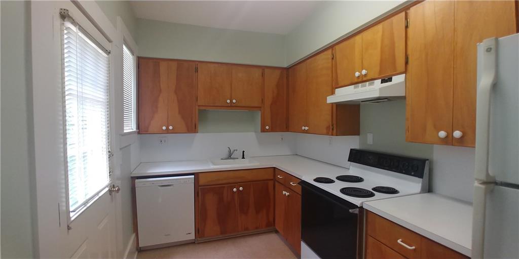 3205 Guadalupe Street, Unit A Austin, TX 78705 - Photo 4 of 17 a kitchen with a stove and a sink