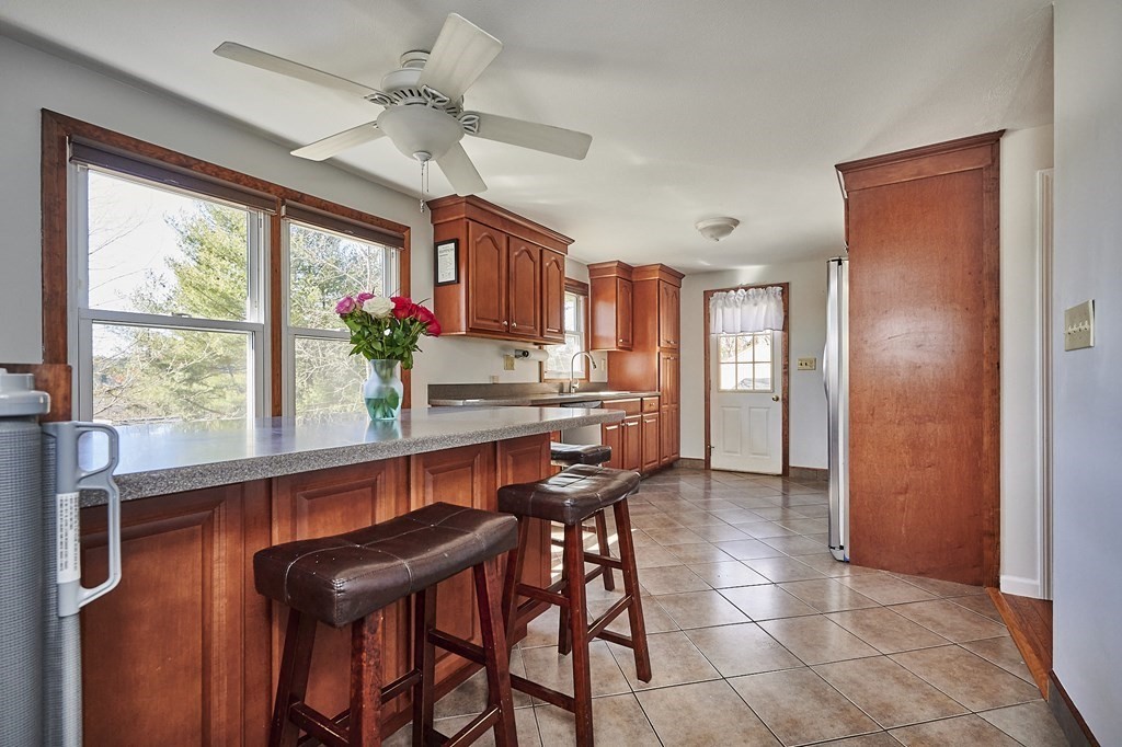 21 North Farms Road Williamsburg, MA 01039 - Photo 4 of 38 Gallery Image 4