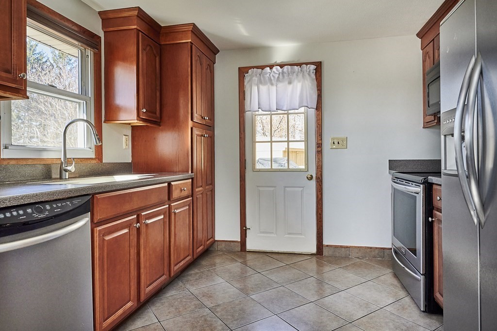 21 North Farms Road Williamsburg, MA 01039 - Photo 5 of 38 Gallery Image 5