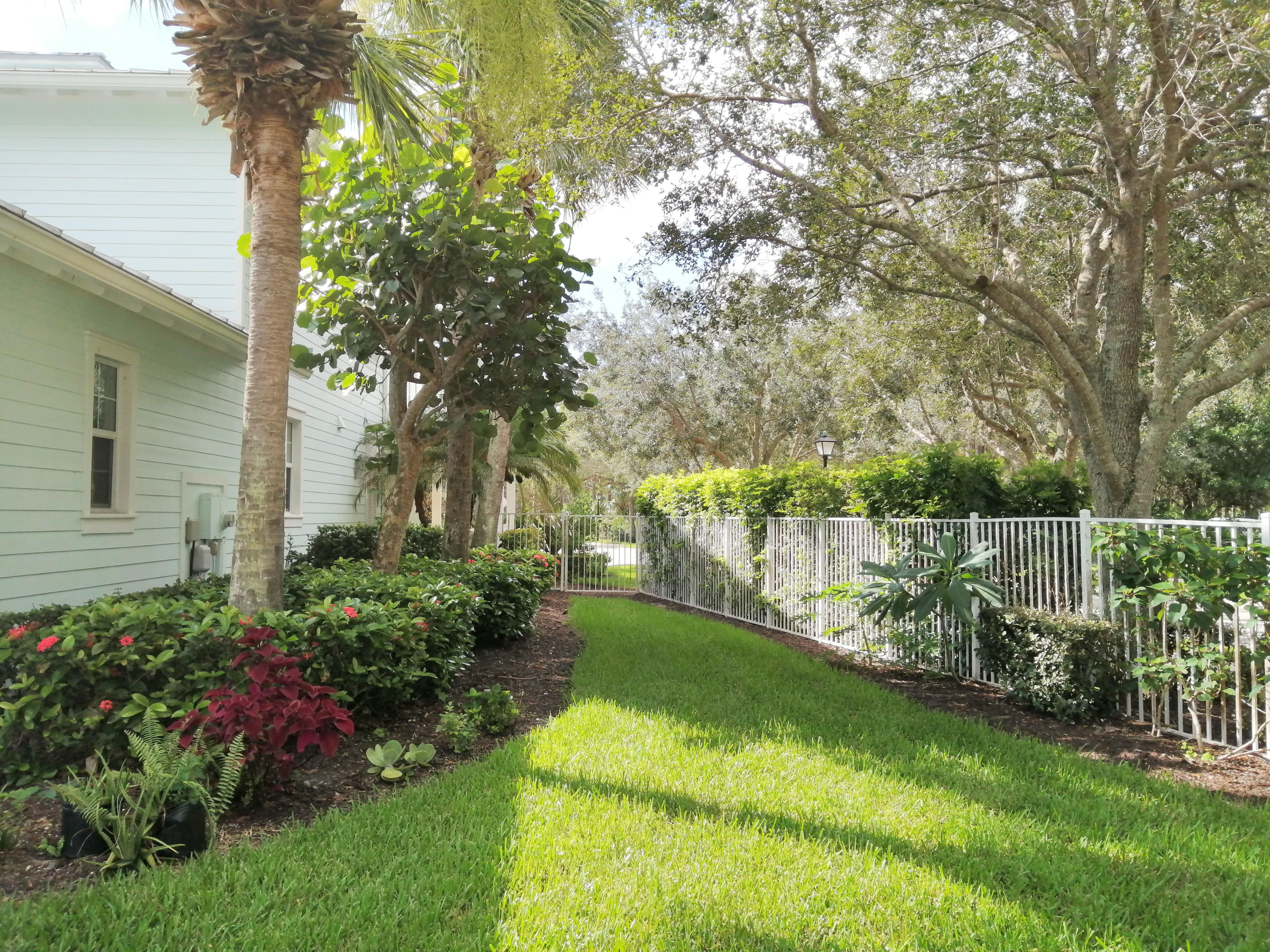 1429 Windley Key Way Jupiter, FL 33458 - Photo 21 of 22 07-3Side Yard