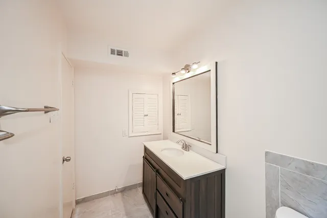 $100,000 | 5230 Arboles Drive, Unit 4, Houston, TX 77035