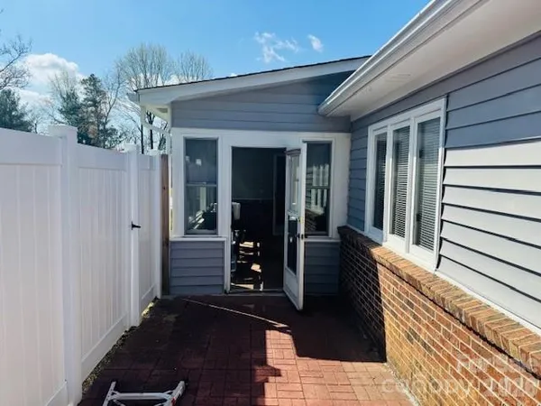 $330,000 | 200 Dartcrest Drive, Hendersonville, NC 28792