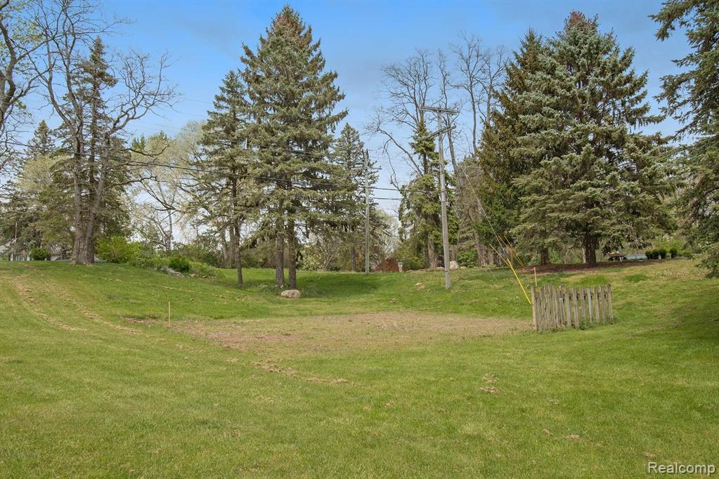 158 Clifford Road Brighton, MI 48116 - Photo 11 of 23