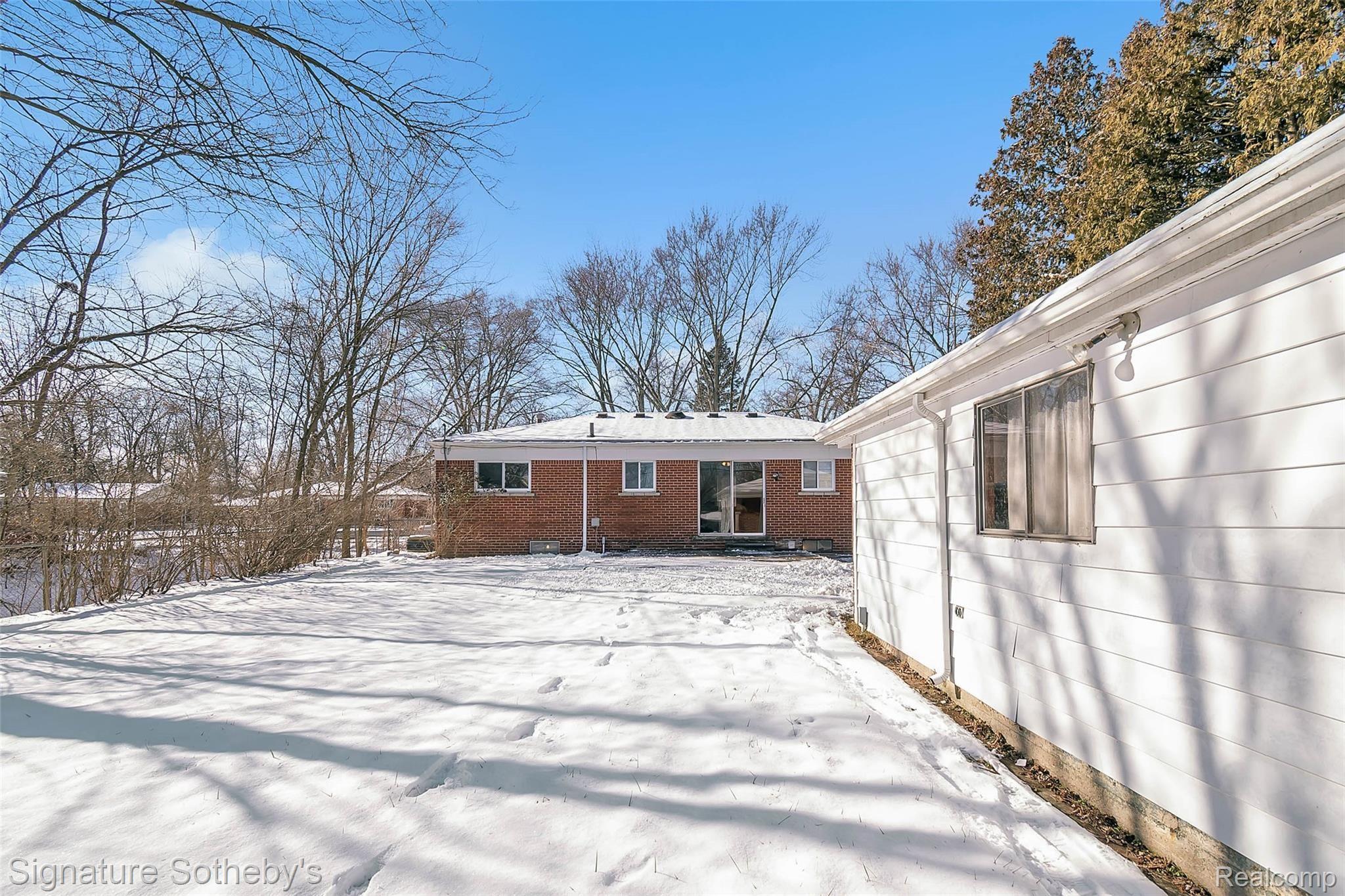 23048 Tuck Road Farmington, MI 48336 - Photo 33 of 36 35-23048 Tuck Rd-WindowStill-Real-Estate-Photography-35.jpg