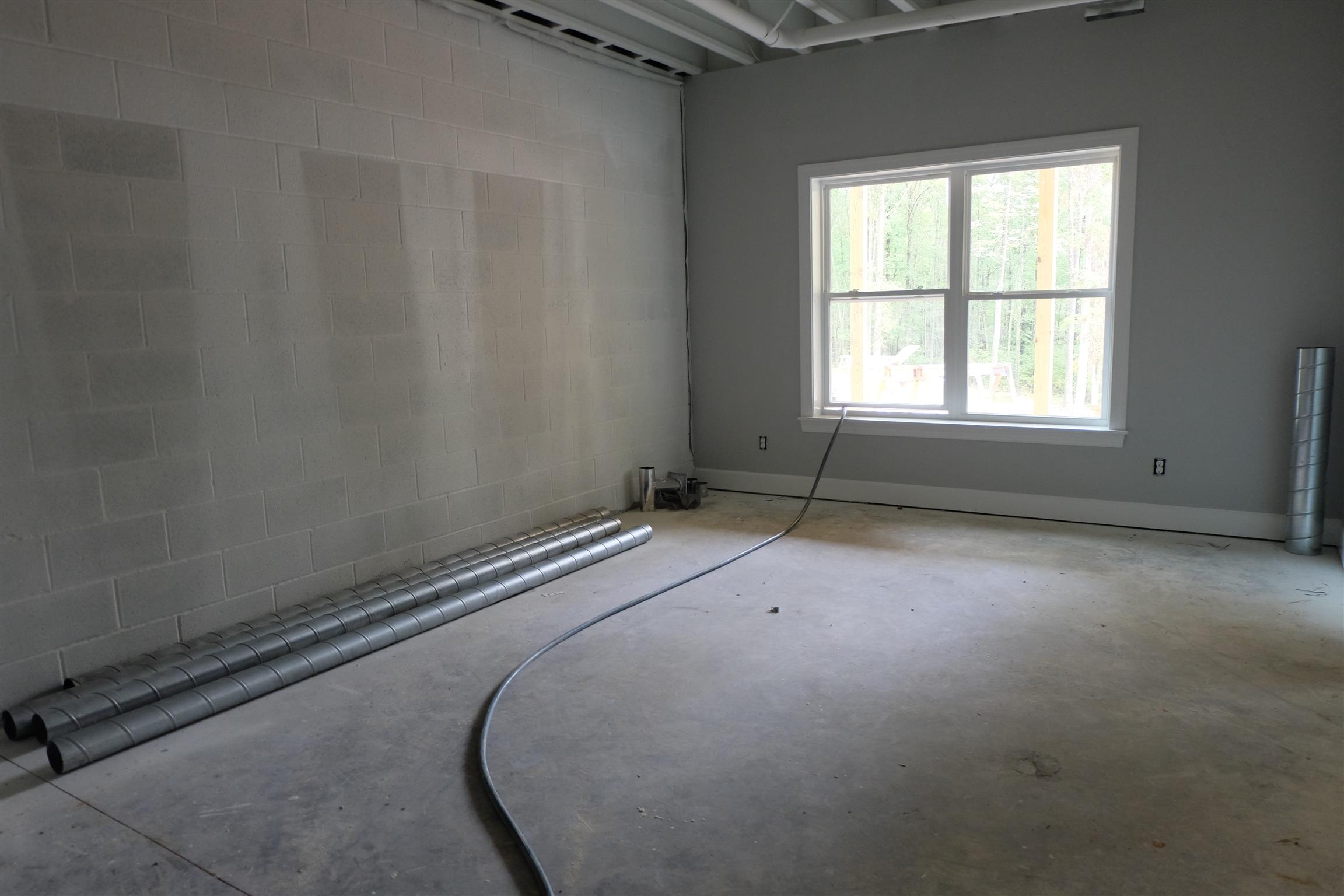 753 Billy Wynn Road Dickson, TN 37055 - Photo 17 of 22 an empty room with a window