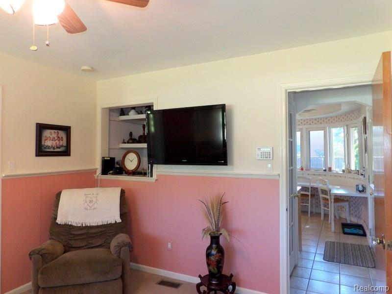 10453 Reeck Road Allen Park, MI 48101 - Photo 21 of 63 102_2098.JPG