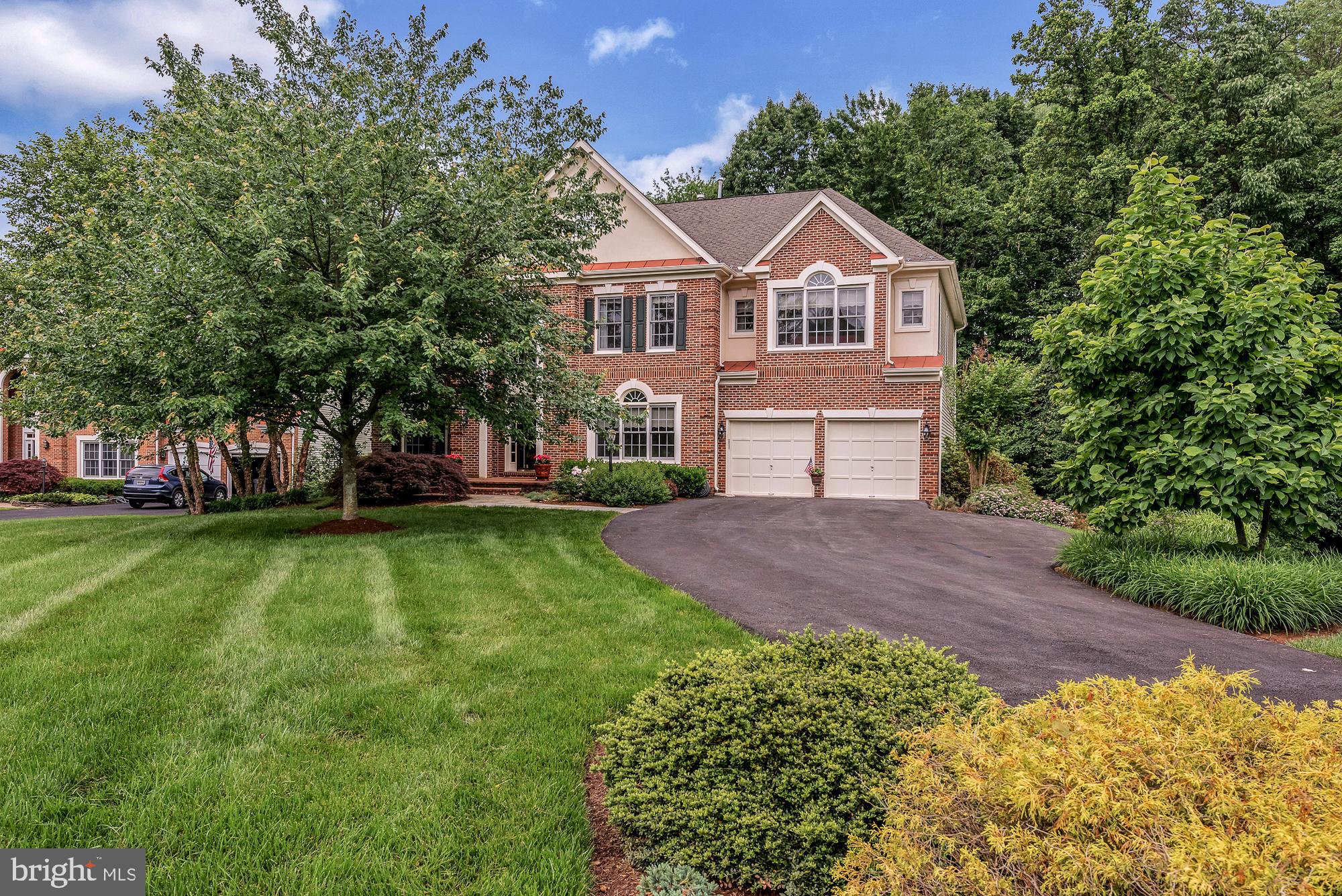 Large and level front yard