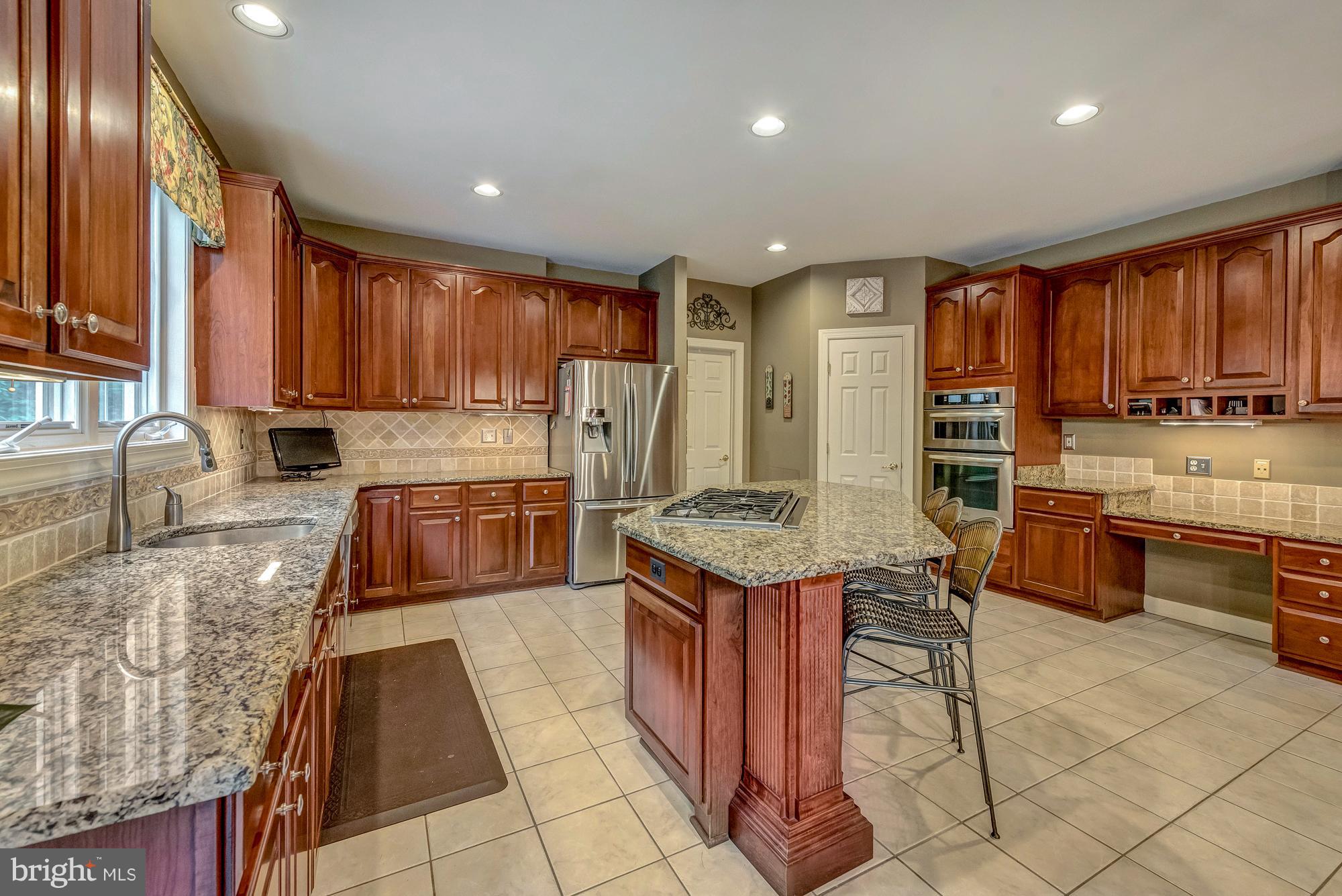 22 Hackett Court Poolesville, MD 20837 - Photo 21 of 54 Walk-in pantry, butler bar, laundry and mud room!