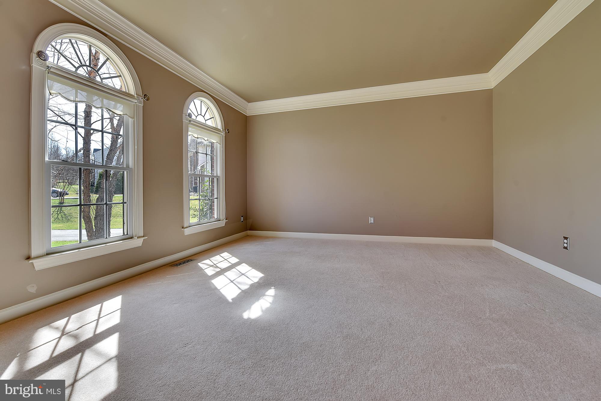 22 Hackett Court Poolesville, MD 20837 - Photo 25 of 54 Natural light in this greeting room or 2nd office