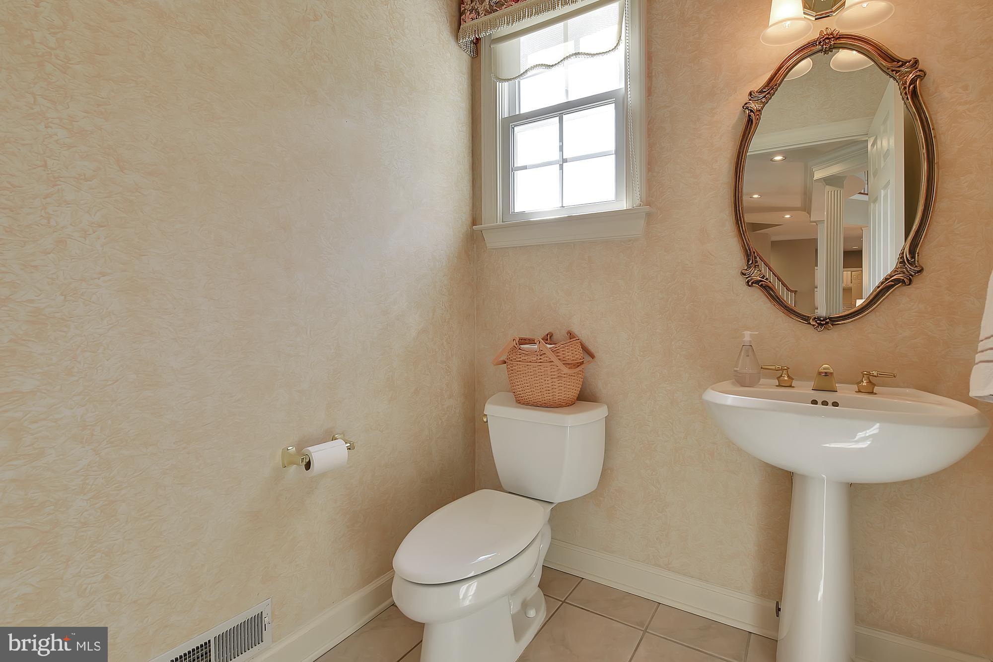 22 Hackett Court Poolesville, MD 20837 - Photo 28 of 54 Main floor powder room