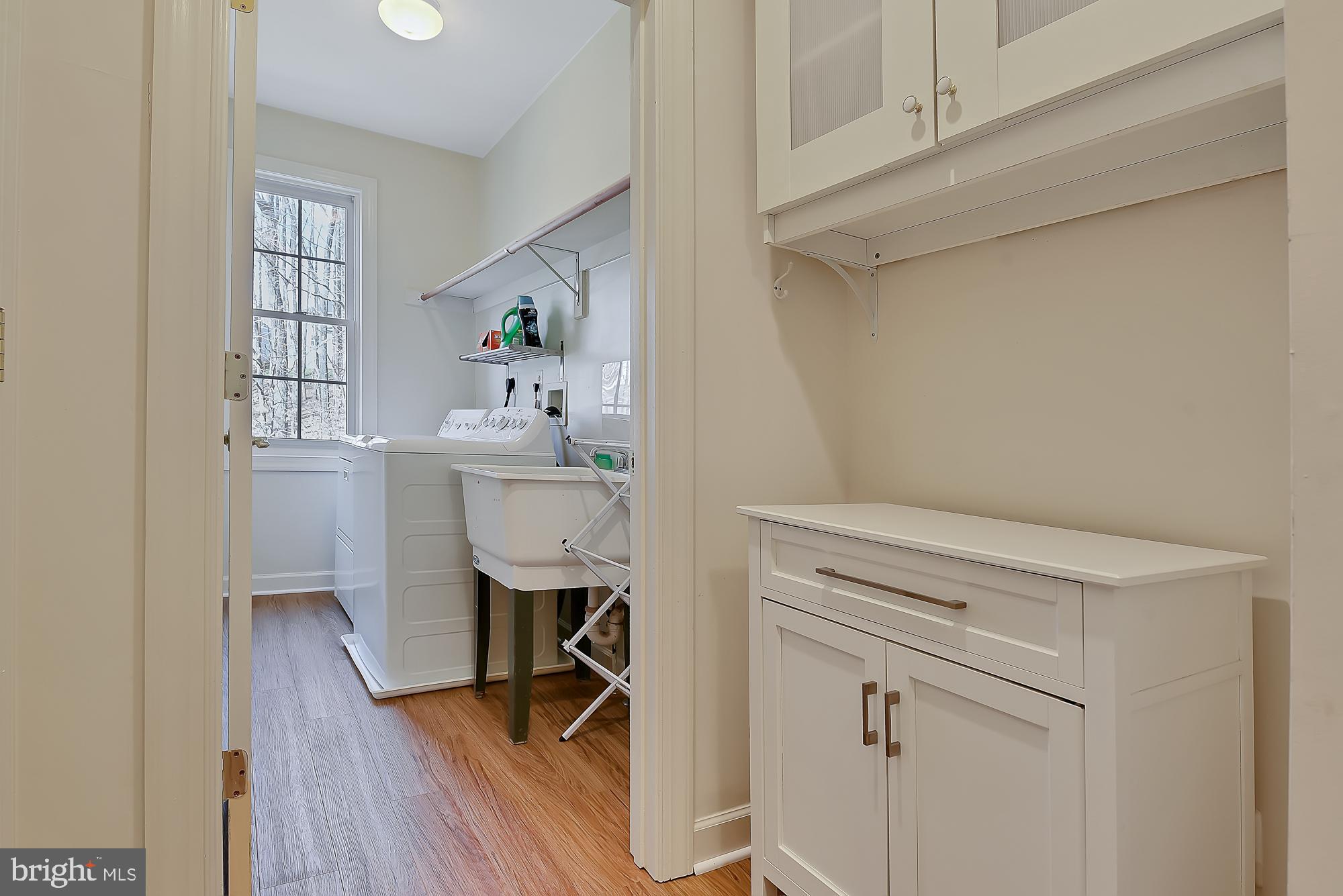 22 Hackett Court Poolesville, MD 20837 - Photo 29 of 54 Main floor laundry and mudroom.