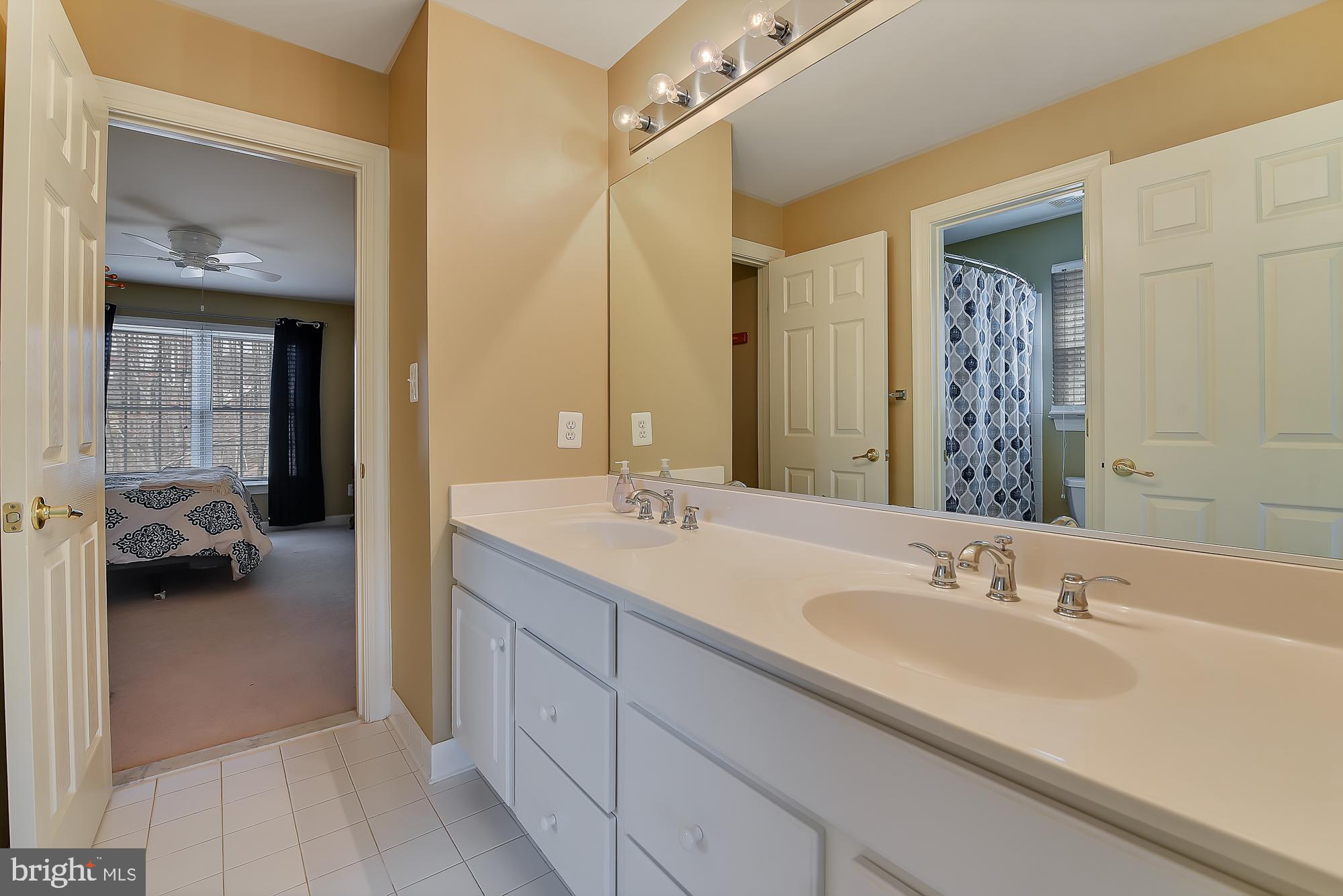 22 Hackett Court Poolesville, MD 20837 - Photo 39 of 54 Jack and Jill bath with dual sinks