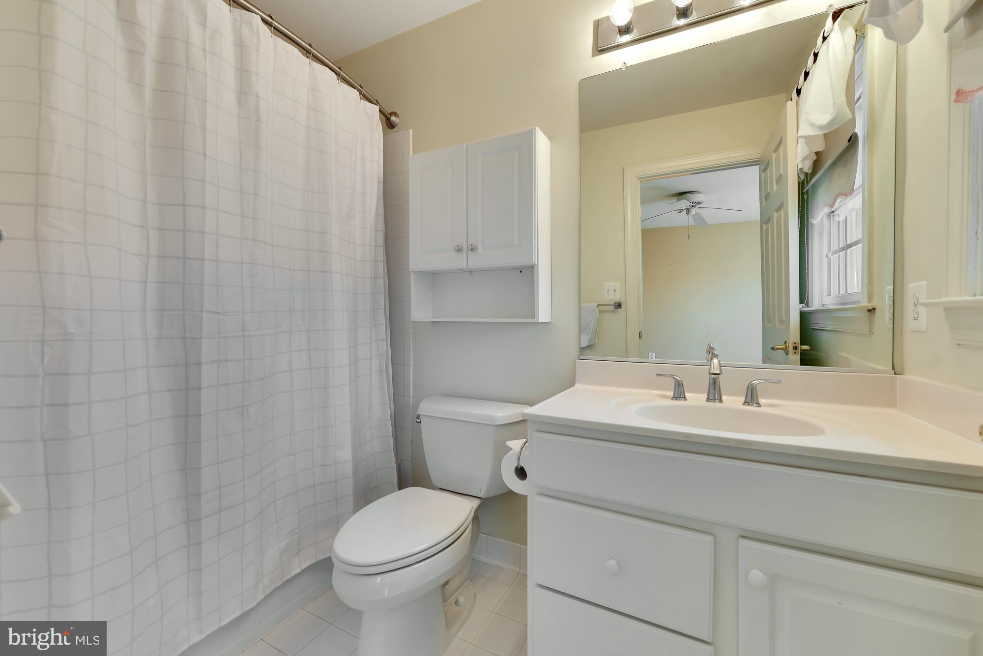 22 Hackett Court Poolesville, MD 20837 - Photo 42 of 54 Princess Bath for Bedroom #2