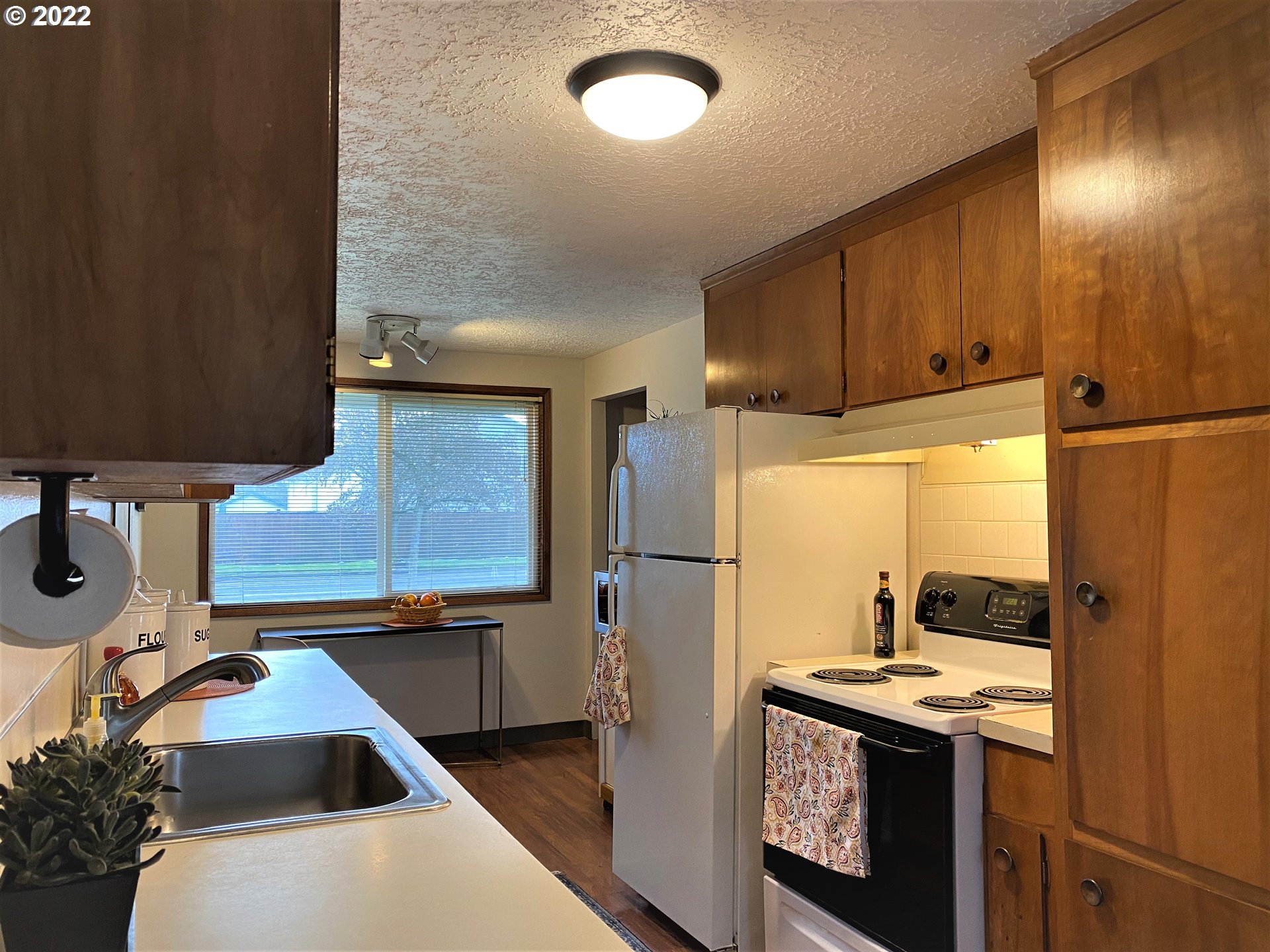 7708 Northeast Burton Road Vancouver, WA 98662 - Photo 7 of 19