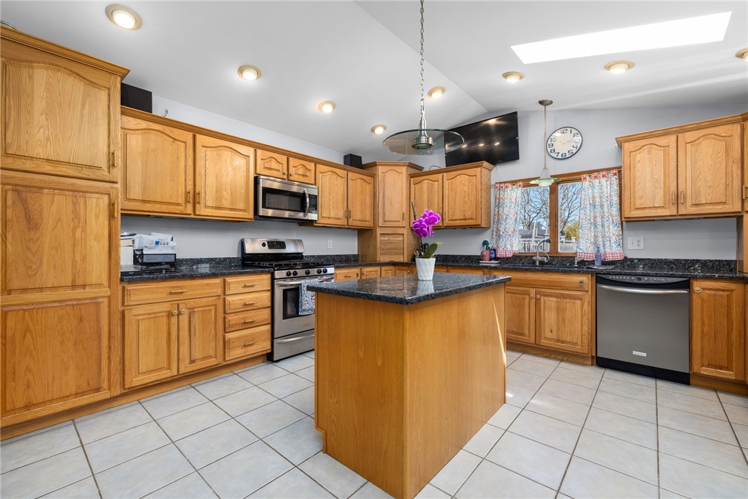 418 Long Highway Little Compton, RI 02837 - Photo 5 of 32