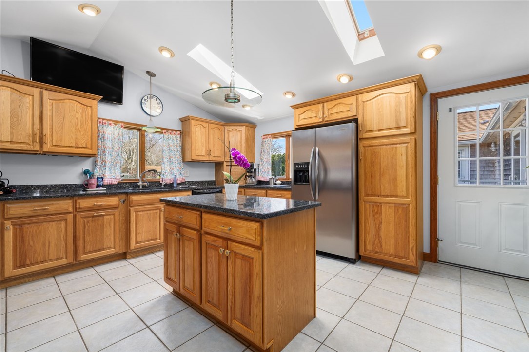 418 Long Highway Little Compton, RI 02837 - Photo 6 of 32