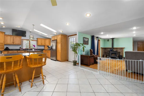 $875,000 | 418 Long Highway, Little Compton, RI 02837