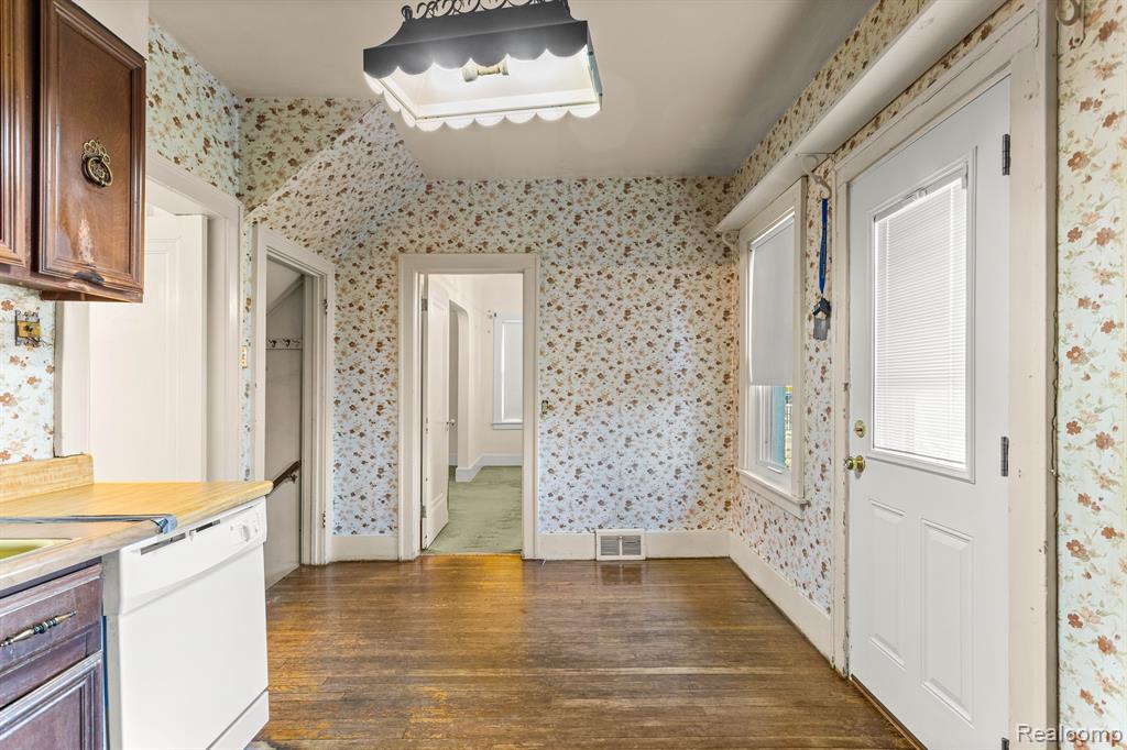 7722 Miller Road Dearborn, MI 48126 - Photo 10 of 23