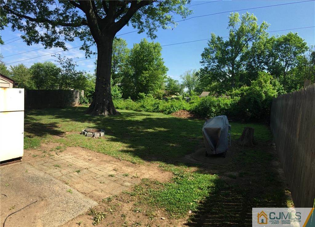 31 Colton Road Edison, NJ 08817 - Photo 5 of 10 a view of a backyard of the house