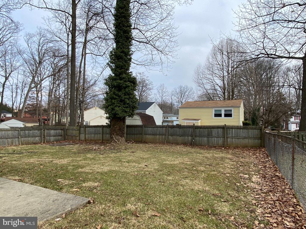 9848 Branchleigh Road Randallstown, MD 21133 - Photo 4 of 14 Rear yard