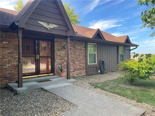 $279,000 | 1309 De Kalb Drive, Cameron, MO 64429