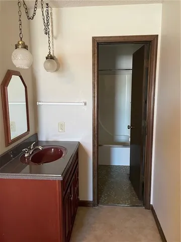 $279,000 | 1309 De Kalb Drive, Cameron, MO 64429