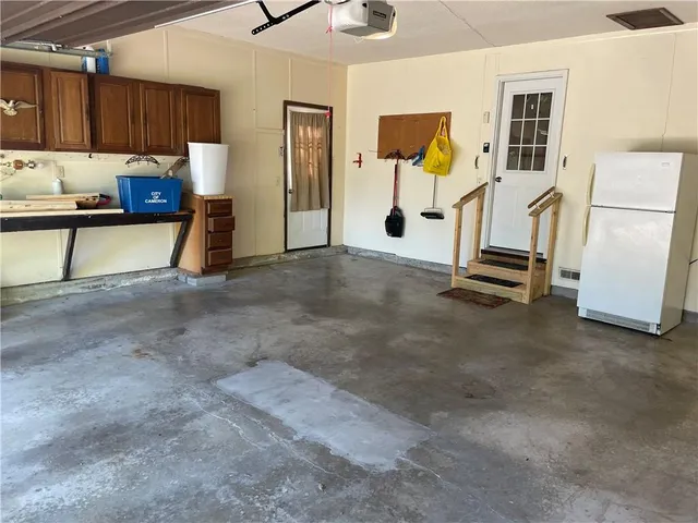 $279,000 | 1309 De Kalb Drive, Cameron, MO 64429