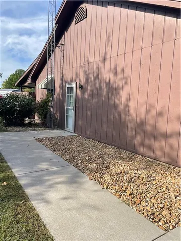 $279,000 | 1309 De Kalb Drive, Cameron, MO 64429