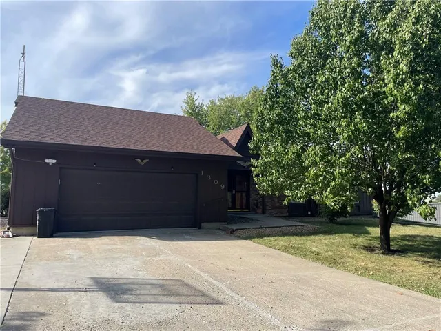 $279,000 | 1309 De Kalb Drive, Cameron, MO 64429